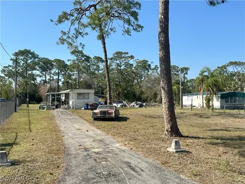8086 Breeze Dr, North Fort Myers, FL 33917