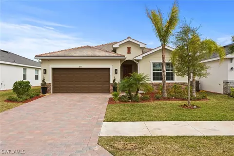 3901 E Hampton Cir, Alva, FL 33920