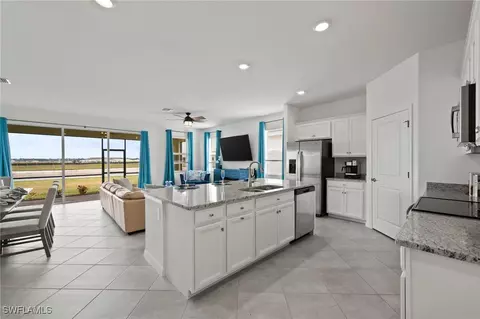 3901 E Hampton Cir, Alva, FL 33920 photo 3