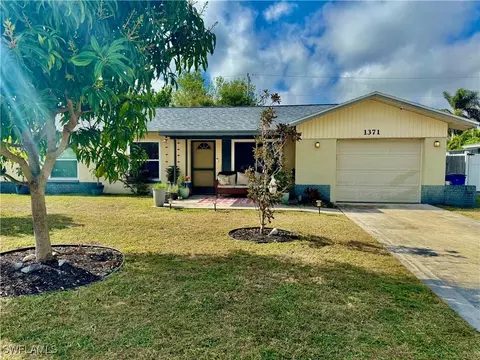 1371 Torreya Cir, North Fort Myers, FL 33917