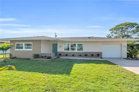 5230 Sunnybrook Ct, Cape Coral, FL 33904
