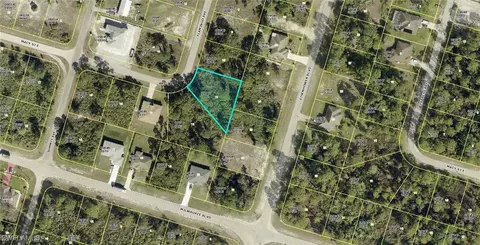 577 Flamingo Ave S, Lehigh Acres, FL 33974
