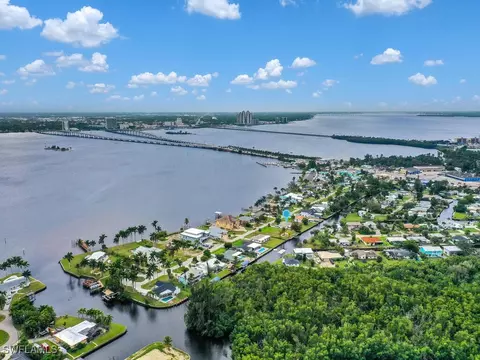 114 E North Shore Ave, North Fort Myers, FL 33917