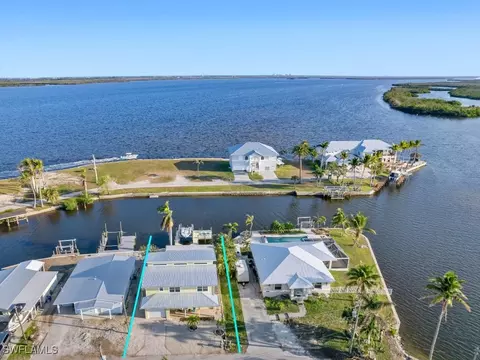 2597 Third St, Matlacha, FL 33993 photo 2