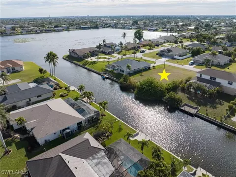 527 SW 35th Ter, Cape Coral, FL 33914