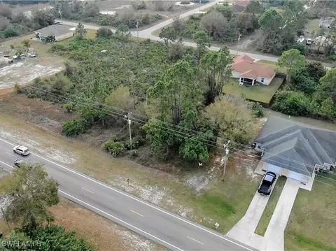410-412 Bell Blvd S, Lehigh Acres, FL 33974