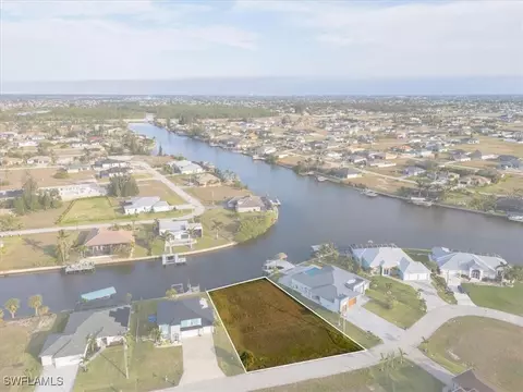 2207 NW 36th Pl, Cape Coral, FL 33993