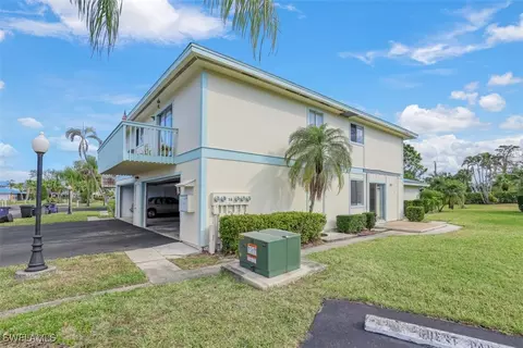 5848 Queen Elizabeth Way #2, Fort Myers, FL 33907