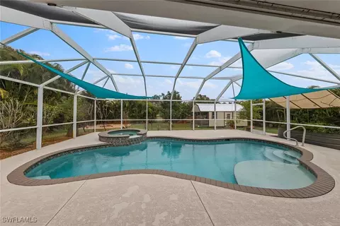 825 Sea Urchin Cir, Fort Myers, FL 33913