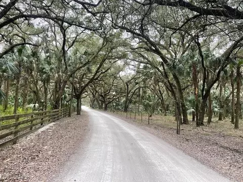19790 Goin Outback Dr, Alva, FL 33920