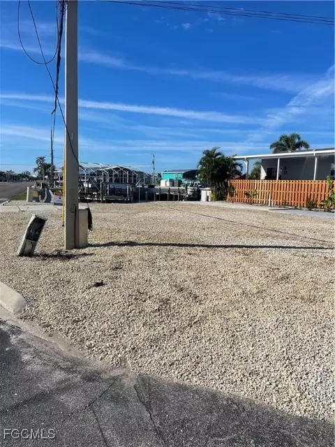 3810 Cherry Estates Pkwy, Saint James City, FL 33956