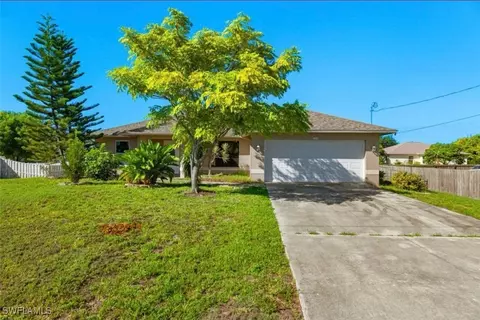 220 Ancona St, Fort Myers, FL 33913