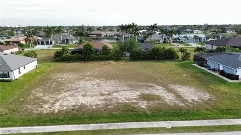 2814 Surfside Blvd, Cape Coral, FL 33914