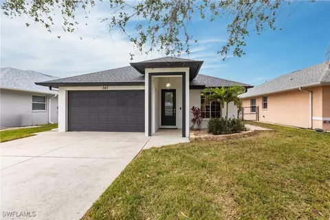 557 102nd Ave N, Naples, FL 34108