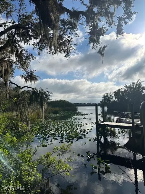 22890 N River Rd, Alva, FL 33920