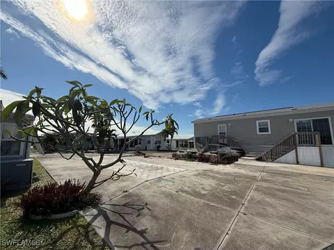 11711 Valleyview Dr, Fort Myers, FL 33908