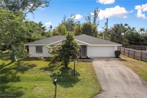 930 Entrada Dr N, Fort Myers, FL 33919