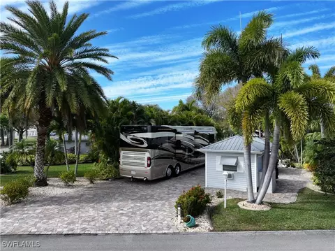 5752 Brightwood Dr, Fort Myers, FL 33905