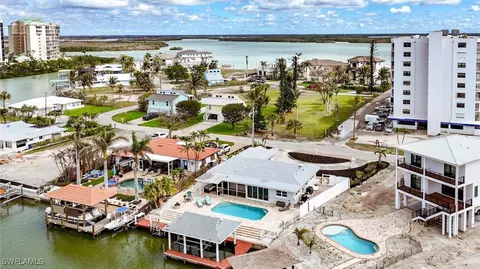 121 Estrellita Dr, Fort Myers Beach, FL 33931