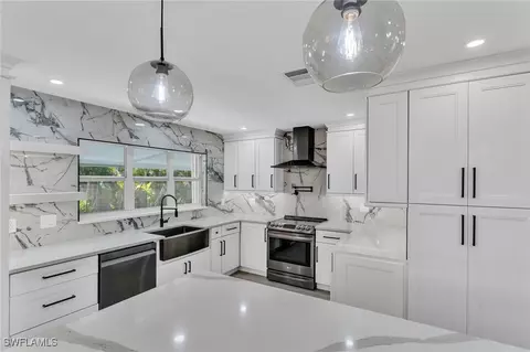 8126 Valencia Rd, Fort Myers, FL 33967