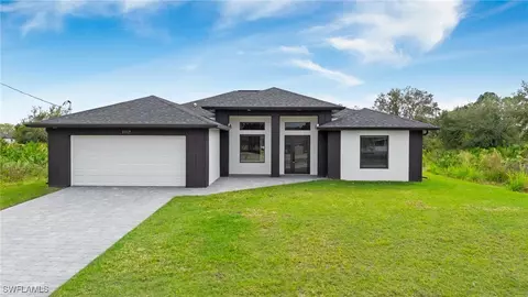 2517 37th St SW, Lehigh Acres, FL 33976