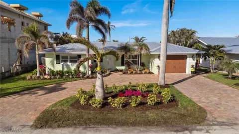 39 Fairview Blvd, Fort Myers Beach, FL 33931