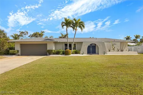 1383 Currier Cir, Fort Myers, FL 33919