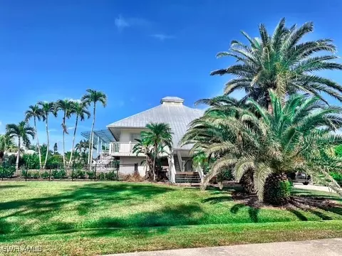 7250 Hendry Creek Dr, Fort Myers, FL 33908
