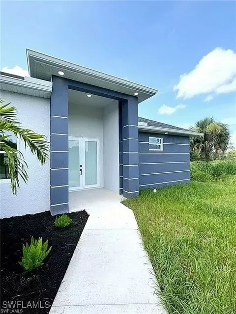 100 Colin Ave N, Lehigh Acres, FL 33971