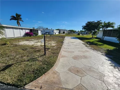 37 Williamsburg Way, Fort Myers, FL 33908