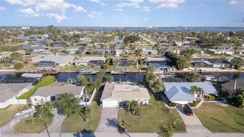 5223 Wisteria Ct, Cape Coral, FL 33904