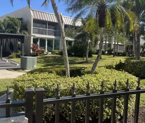 800 River Point Dr #540, Naples, FL 34102