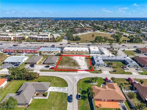 2921 SE 15th Pl, Cape Coral, FL 33904