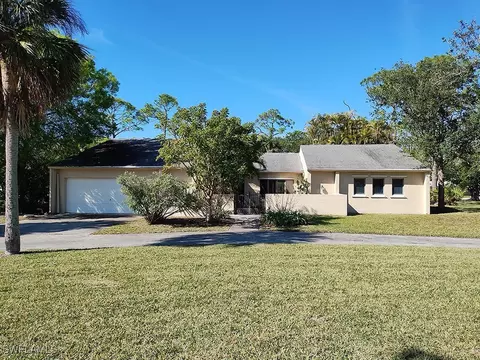 7256 Lake Dr, Fort Myers, FL 33908