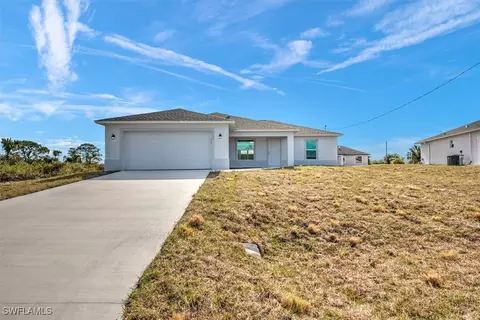 Exterior - 8024 Melody Cir, Labelle, FL 33935 photo 2 of 3