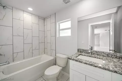 Bath - 8024 Melody Cir, Labelle, FL 33935 photo 3 of 3