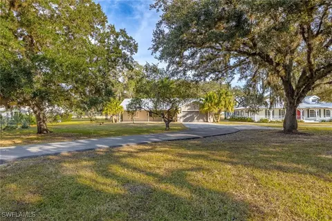 1250 Riverbend Dr, Labelle, FL 33935