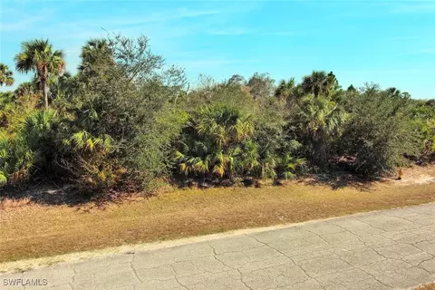 5060 N Peachtree Cir, Labelle, FL 33935