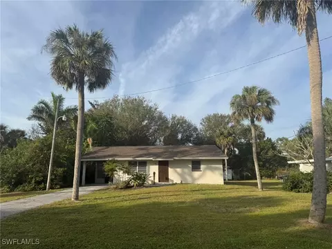 28 Holly Dr, North Fort Myers, FL 33903
