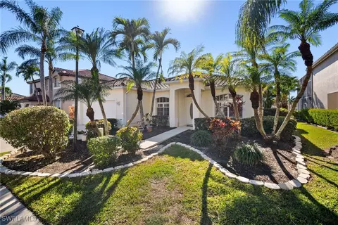 11027 Lakeland Cir, Fort Myers, FL 33913