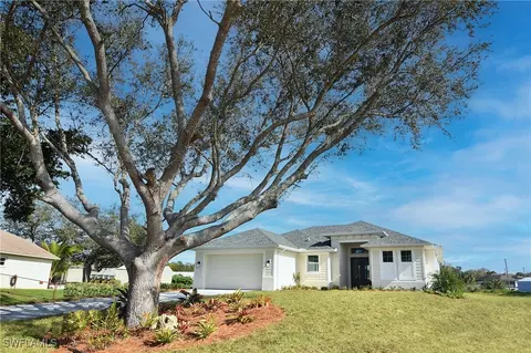 6321 Castlewood Cir, Fort Myers, FL 33905