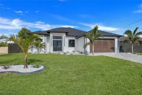 559 NE 4th Ter, Cape Coral, FL 33909