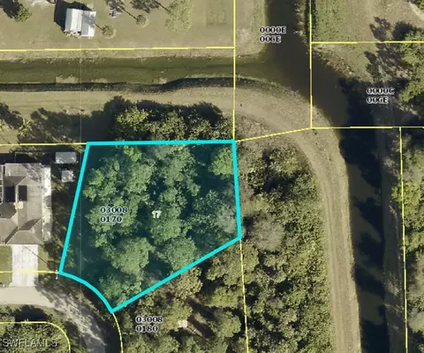 883 Porter St E, Lehigh Acres, FL 33974