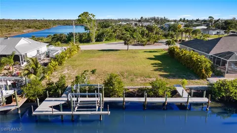 3801 Galt Island Ave, Saint James City, FL 33956
