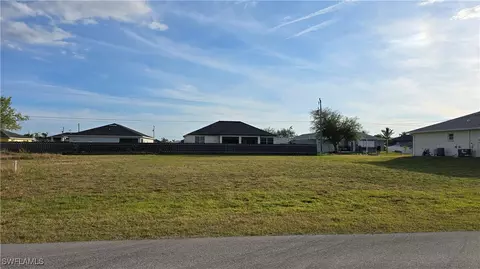 500 NW 7th St, Cape Coral, FL 33993