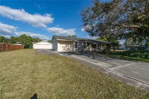 120 4th St, Naples, FL 34113
