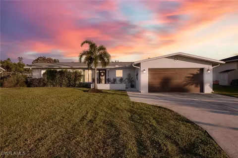 425 Grenier Dr, North Fort Myers, FL 33903