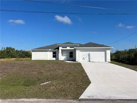 653 Theodore Vail St E, Lehigh Acres, FL 33974