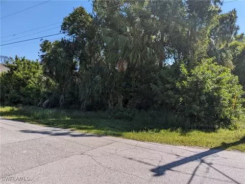 744 Chestnut St E, Lehigh Acres, FL 33974 photo 2