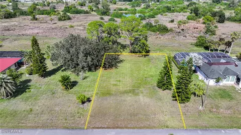 731 Mirror Lakes Dr, Lehigh Acres, FL 33974